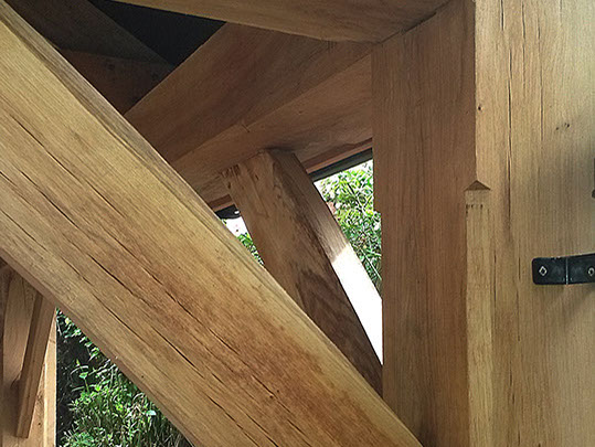 besoke oak garage frame shaftesbury1